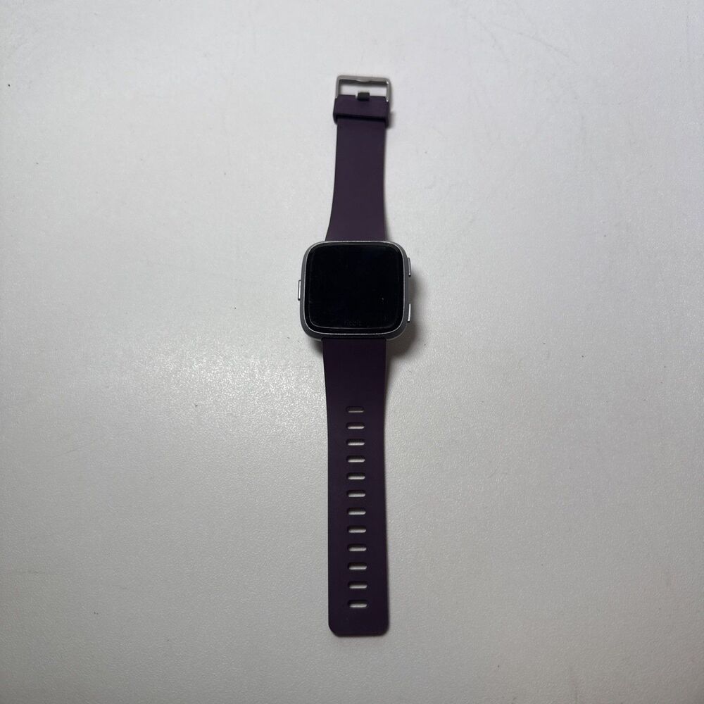 Fitbit Versa FB505 Smart Watch - Gray *Working* Purple Band